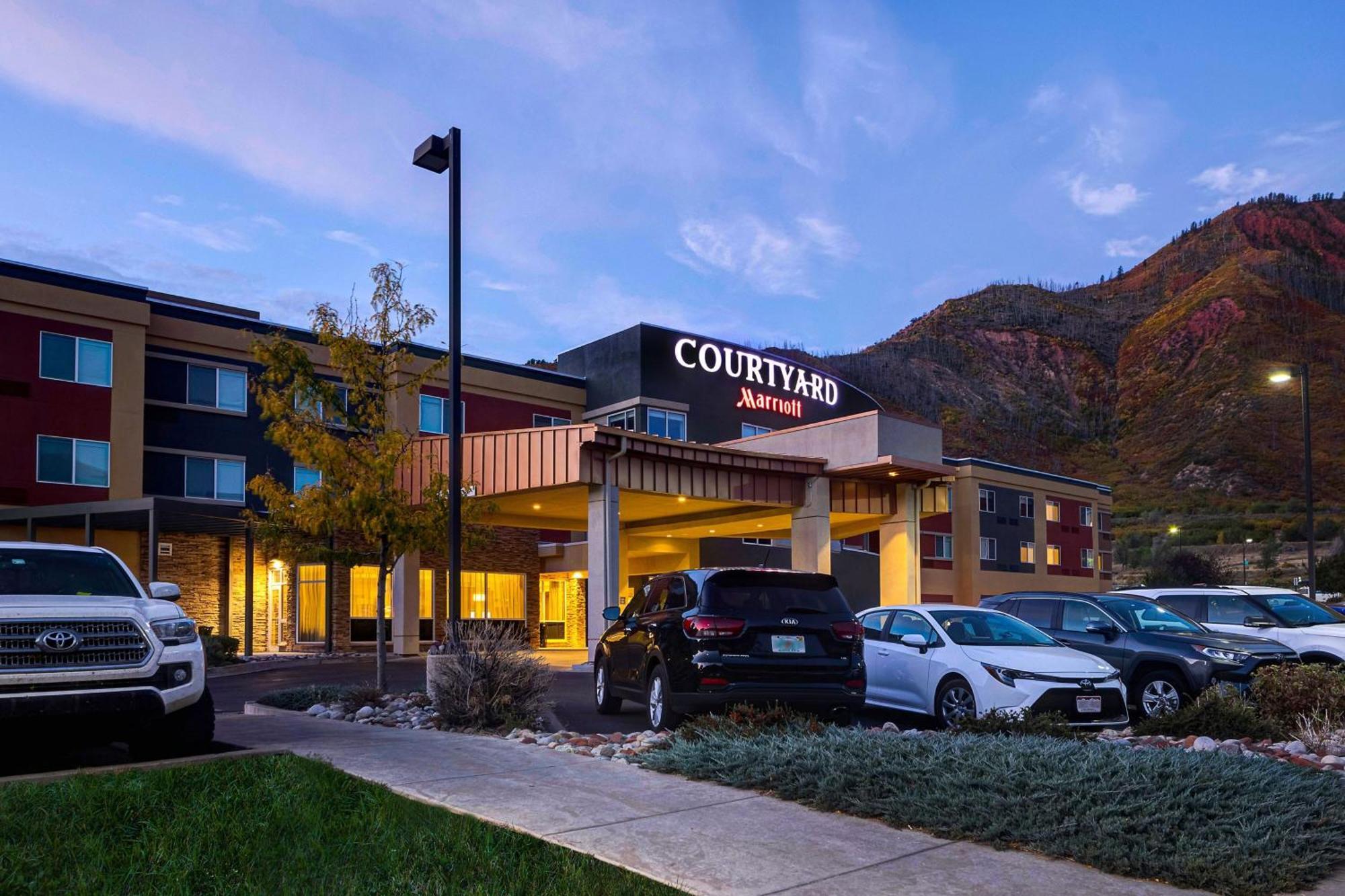 מלון Courtyard By Marriott גלנווד ספרינגס מראה חיצוני תמונה